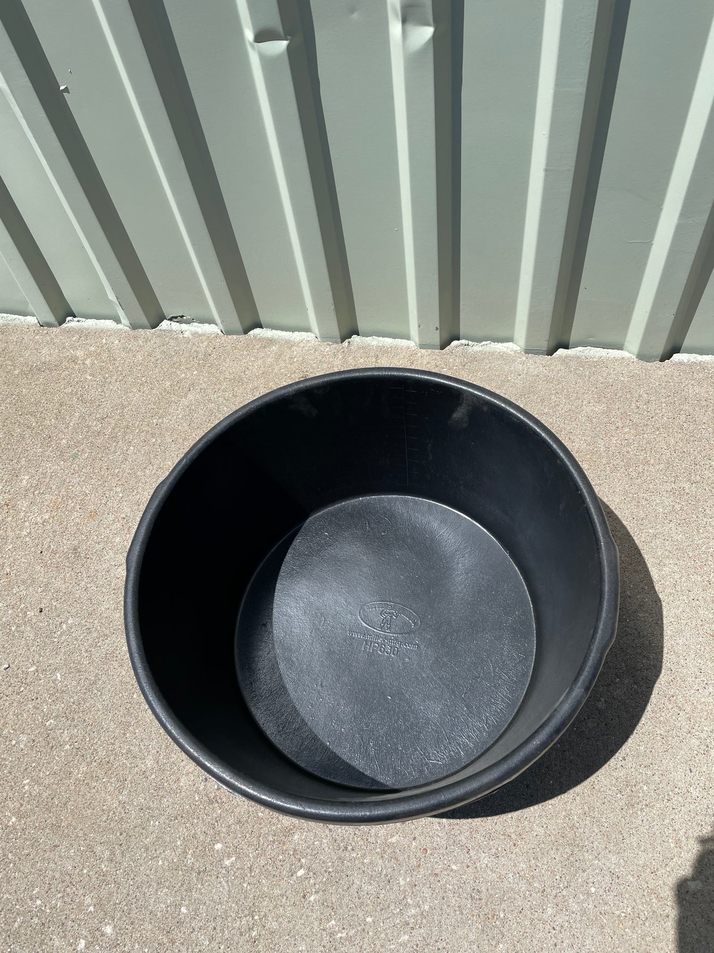 6.5 Gallon Black Rubber Pan